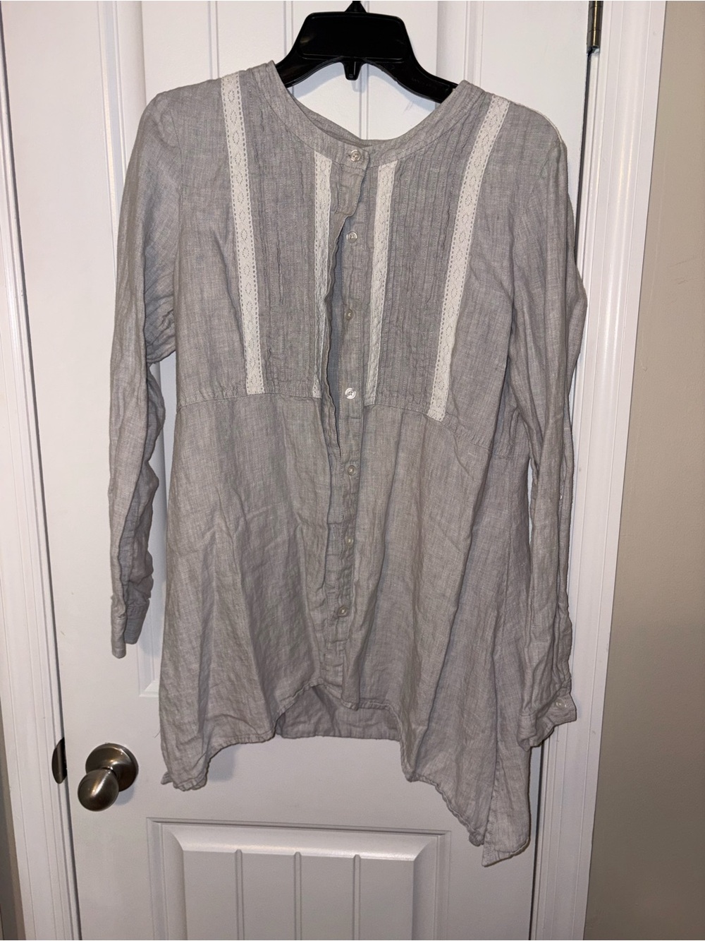 Jones New York Light Gray Long-Sleeve Button Tunic with Lace Trim
